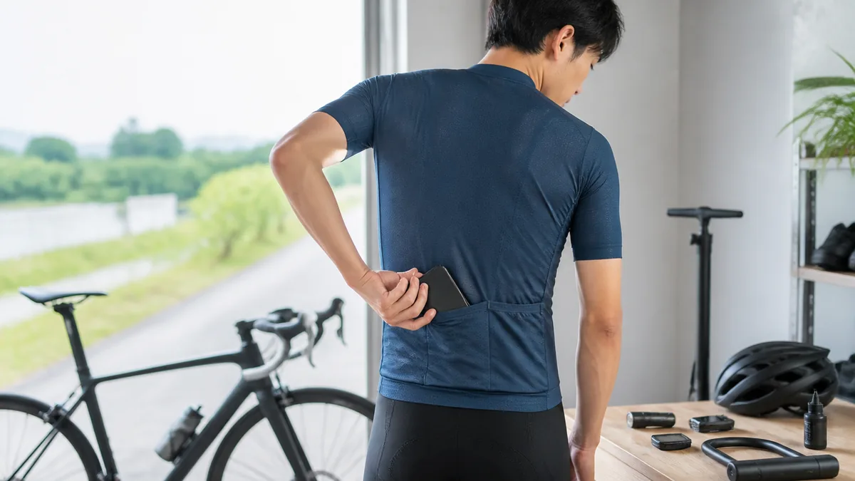サイクリングジャージはTシャツと何が違う？背中を見れば答えが出るの解説画像